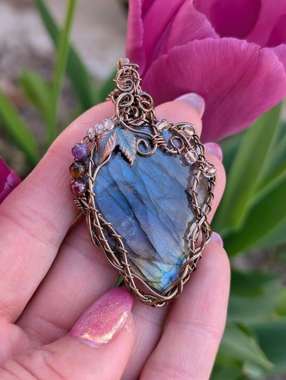 Collier talisman de pouvoir en labradorite - Aurore Lune