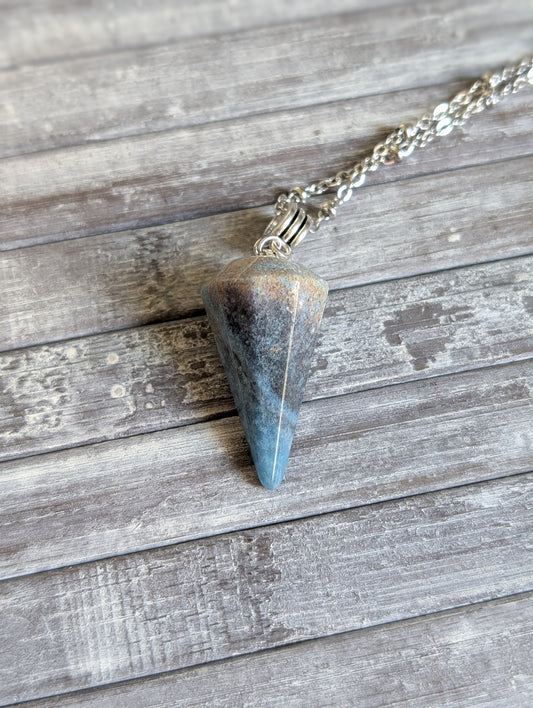 Collier pendule en trolléite