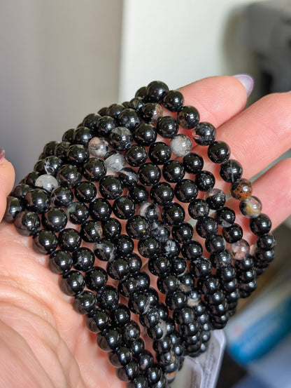 Bracelet 6 mm tourmaline noire avec quartz 16-18 cm