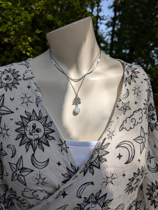 Collier avec labradorite blanche pierre de lune arc-en-ciel