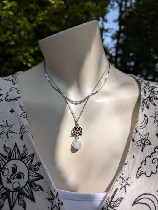 Collier avec labradorite blanche pierre de lune arc-en-ciel