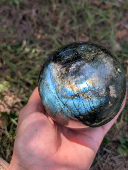 Sphère de Labradorite 1.1 kg 9 cm