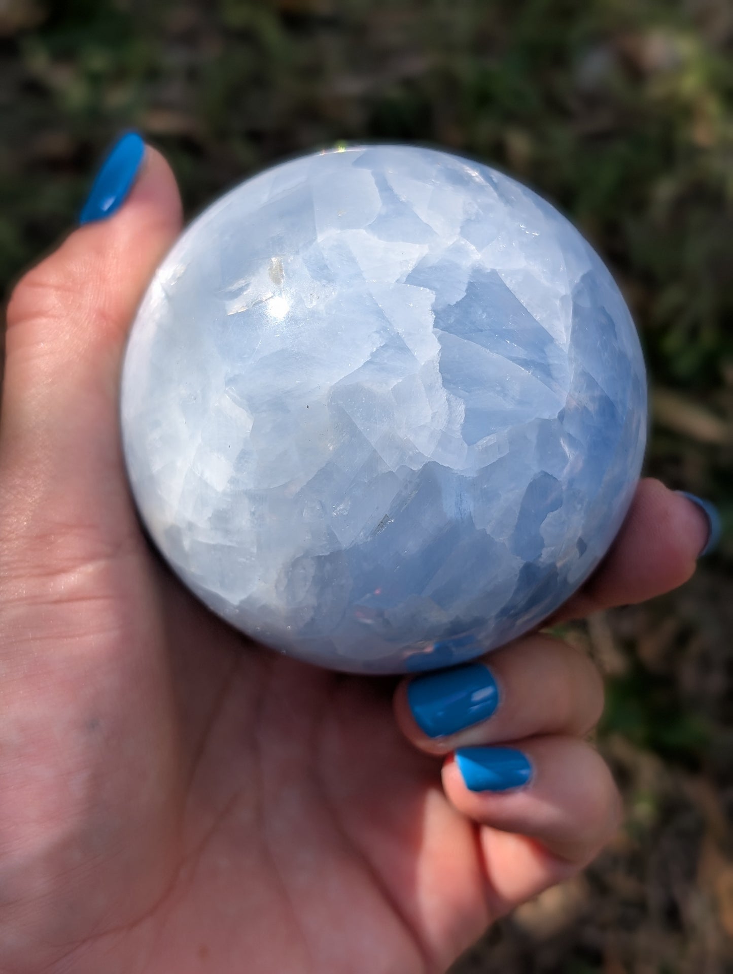 Sphère de calcite bleue à poser 0.6 kg / 7.5 cm