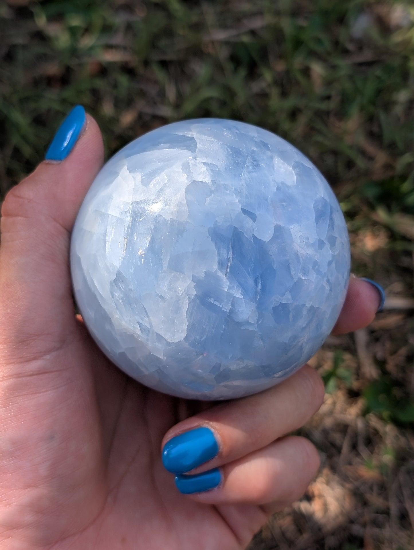 Sphère de calcite bleue à poser 0.6 kg / 7.5 cm