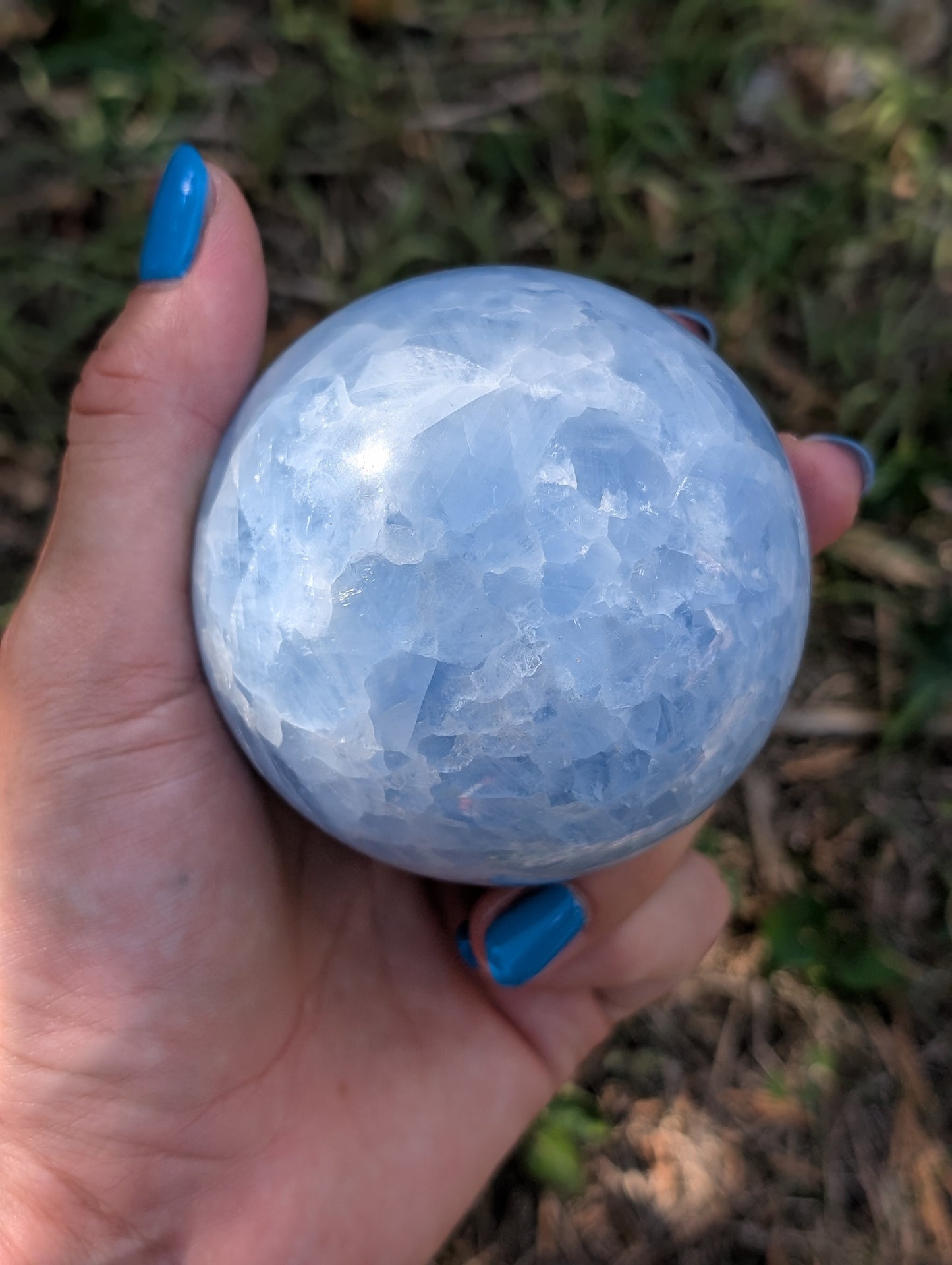 Sphère de calcite bleue à poser 0.6 kg / 7.5 cm