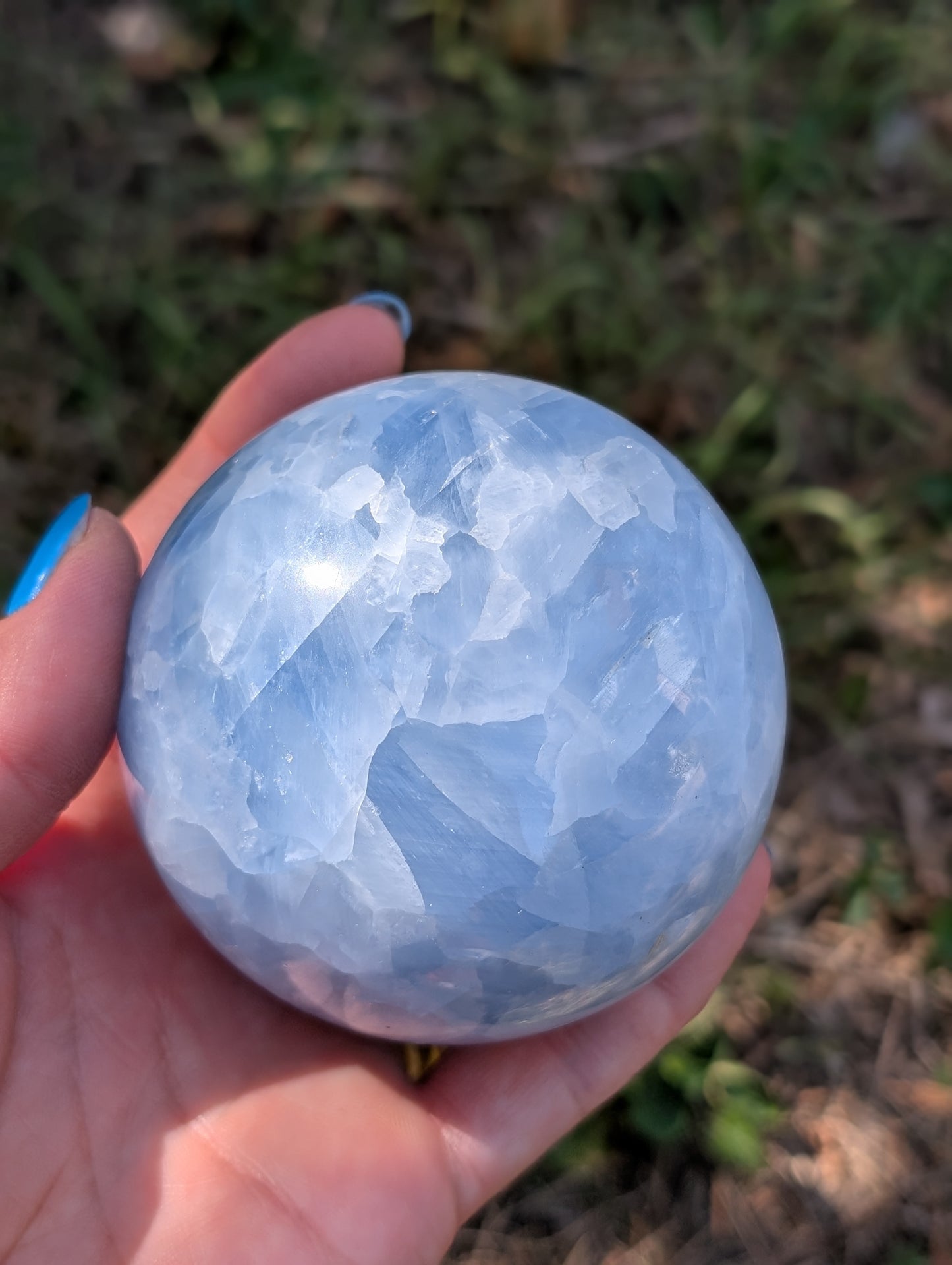 Sphère de calcite bleue à poser 0.6 kg / 7.5 cm
