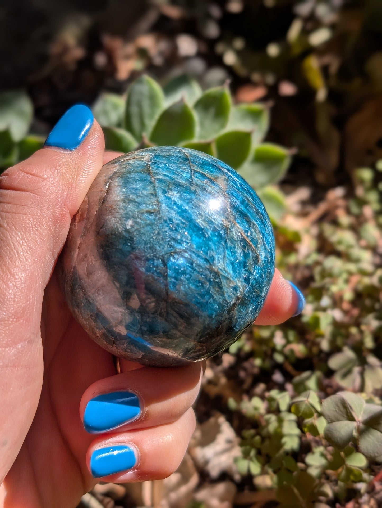 Sphère en apatite bleue Madagascar