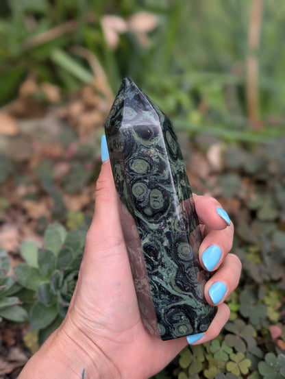 Pointe en jaspe kambaba ou crocodile