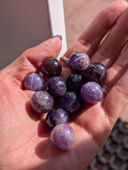 Kleine Mineralkugeln, Rosenquarz, Amethyst, Tigerauge, Karneol