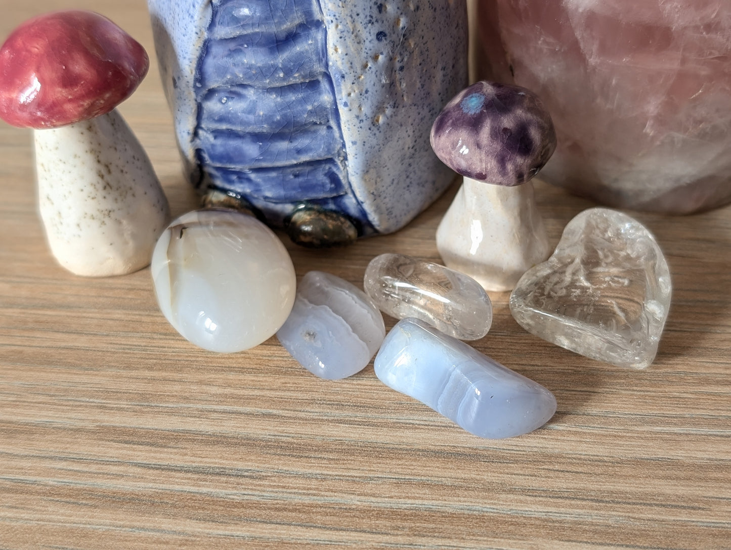 Lot poteries locales jizo et pierres - champignons non inclus