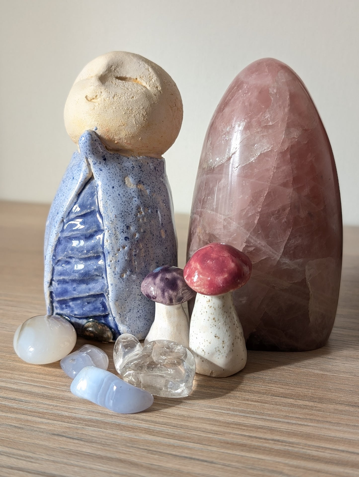 Lot poteries locales jizo et pierres - champignons non inclus