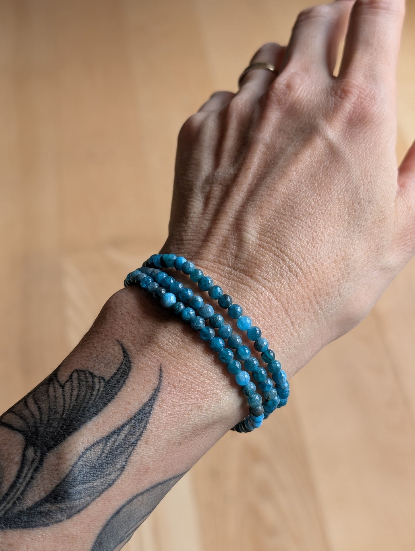 1 bracelet élastique en apatite bleue 17 cm