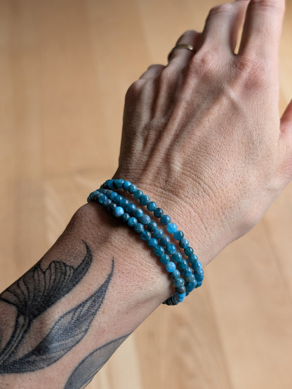 1 bracelet élastique en apatite bleue 17 cm