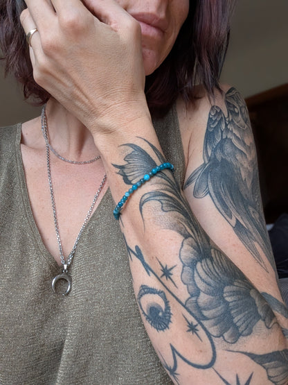 1 bracelet élastique en apatite bleue 17 cm