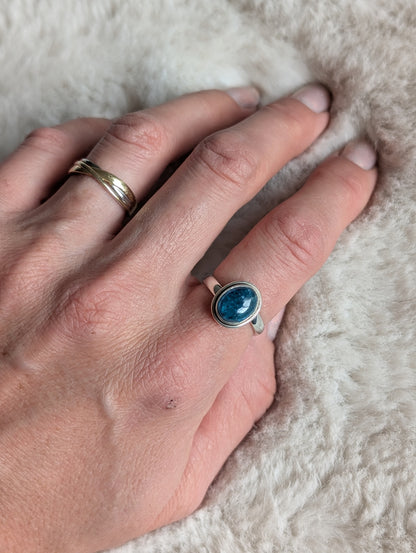 Bague en apatite bleue réglable en écartant
