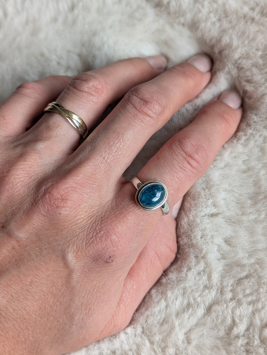 Bague en apatite bleue réglable en écartant