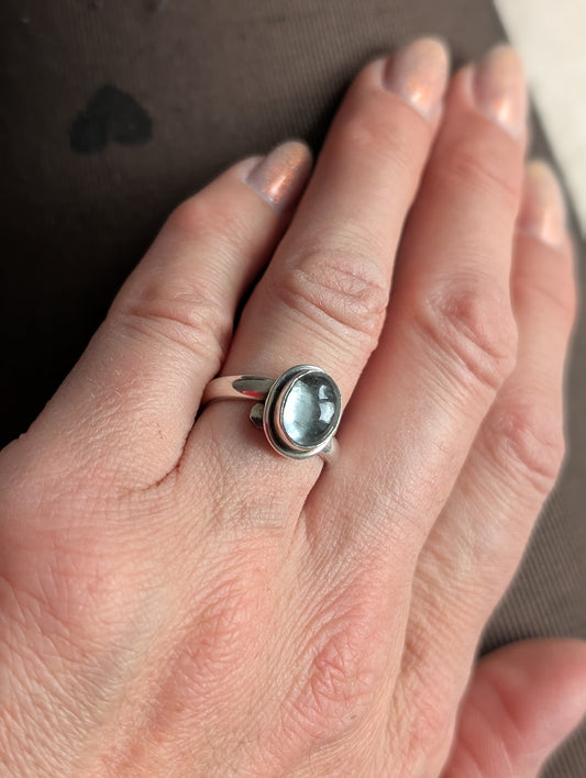 Bague en aigue marine réglable en écartant