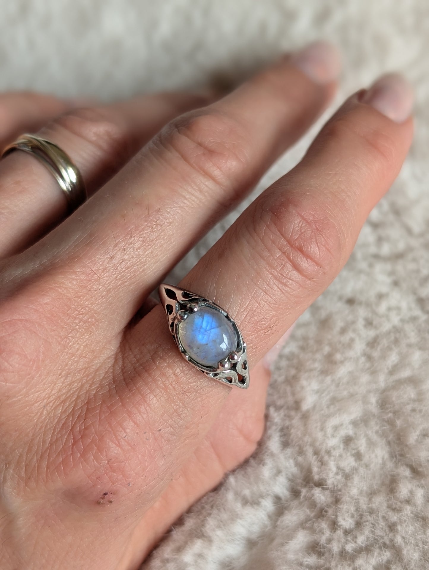 Bague réglable avec labradorite blanche pierre de lune arc-en-ciel