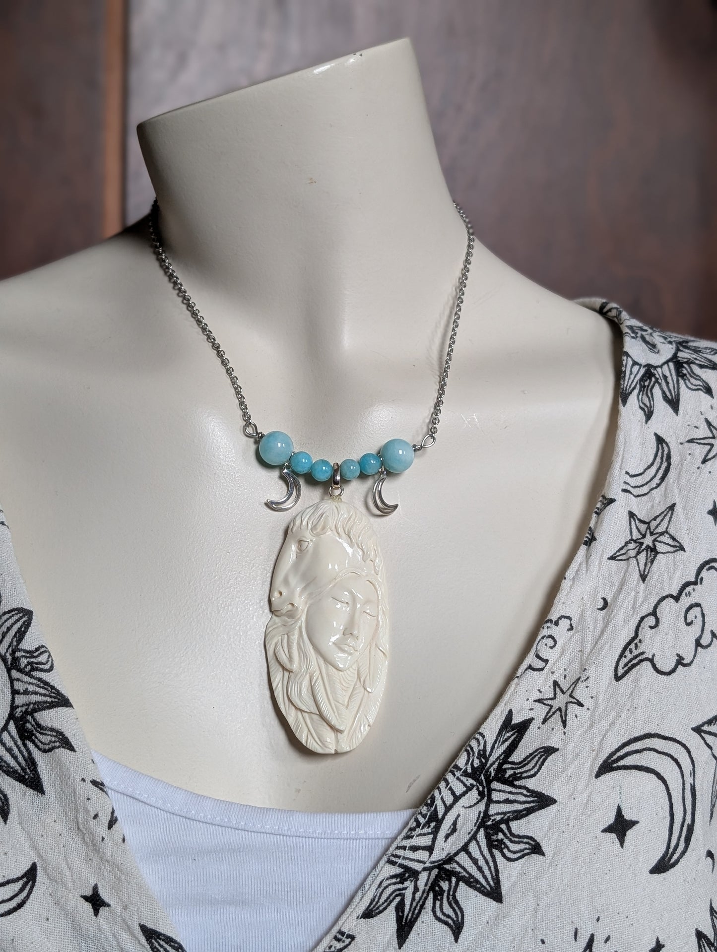 Collier Totémique artisanal unique femme et cheval avec Amazonites