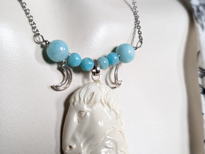 Collier Totémique artisanal unique femme et cheval avec Amazonites