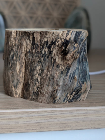 Pointe de cristal de roche mi brute avec socle usb lumineux