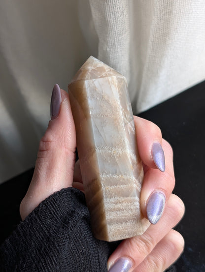 Pierre de lune pointe photo conforme