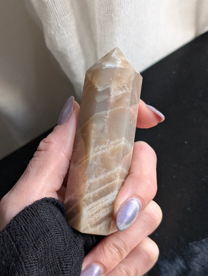 Pierre de lune pointe photo conforme