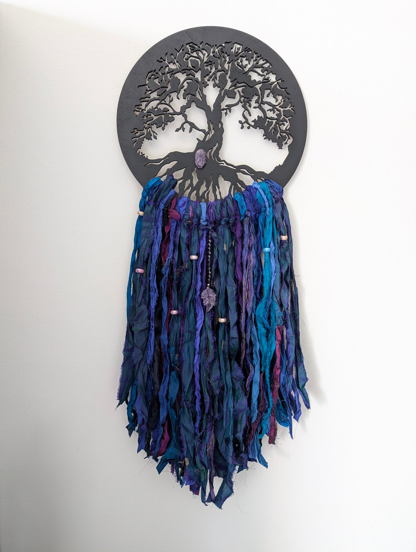 Décoration bois du Jura et soie modèle unique boho chic 74cm