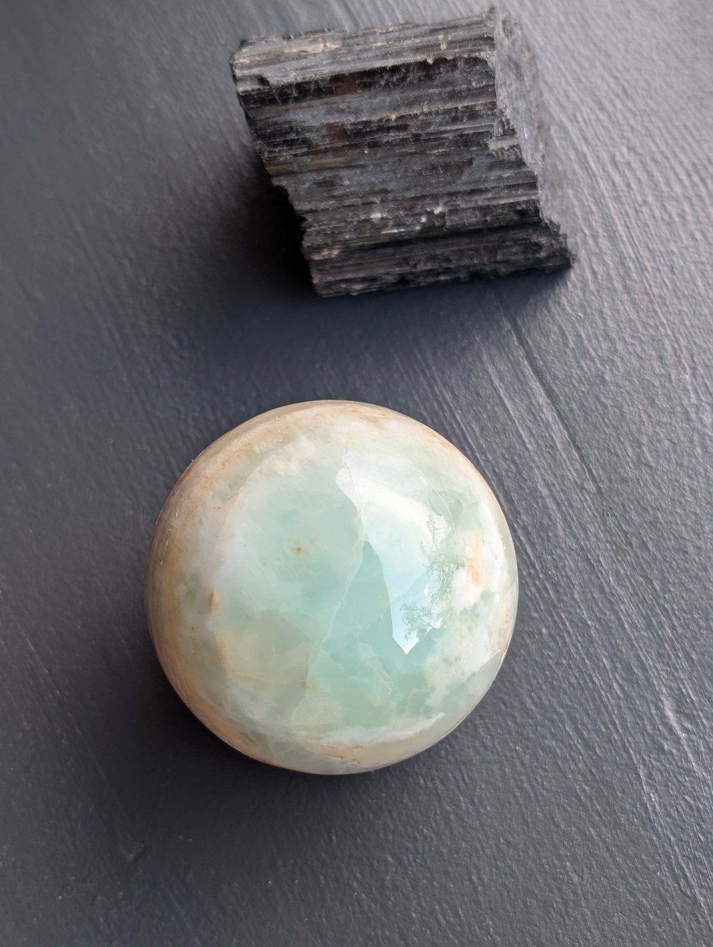 Sphère de calcite bleue 5.8 cm