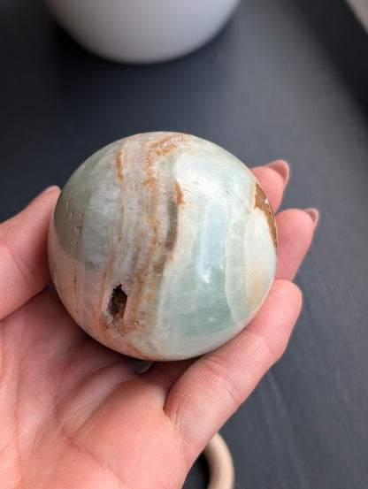 Sphère de calcite bleue 5.8 cm