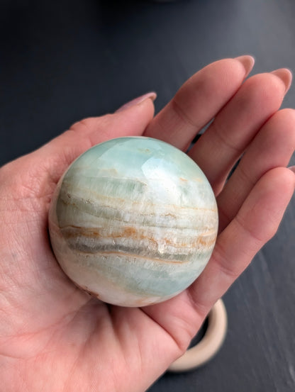 Sphère de calcite bleue 5.8 cm