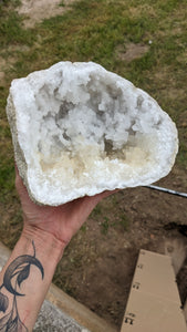 1 géode de cristal de roche et calcite