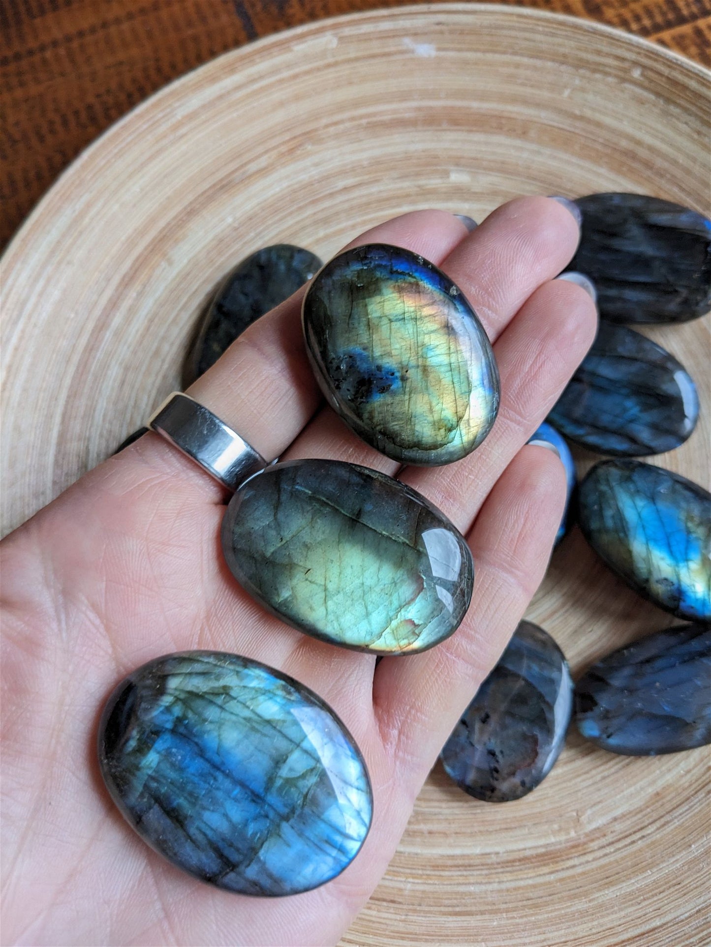 Petit galet de labradorite reflets garantis - Aurore Lune 