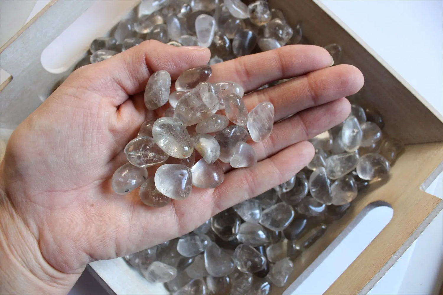 Petite Pierre roulée en quartz fumé ou enfumé - Aurore Lune 