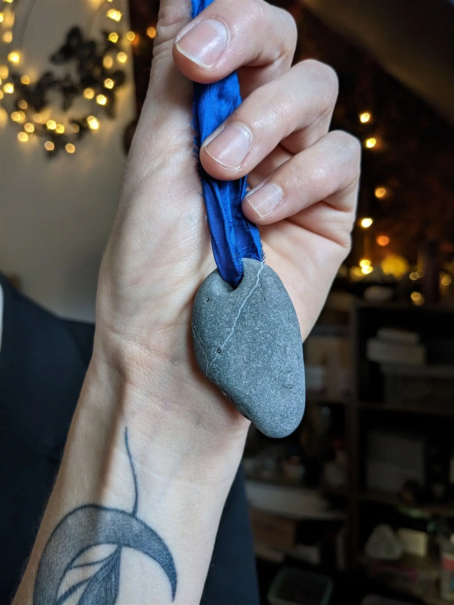Pierre de protection irlandaise pierre de sorcière hagstone moyenne - Aurore Lune 