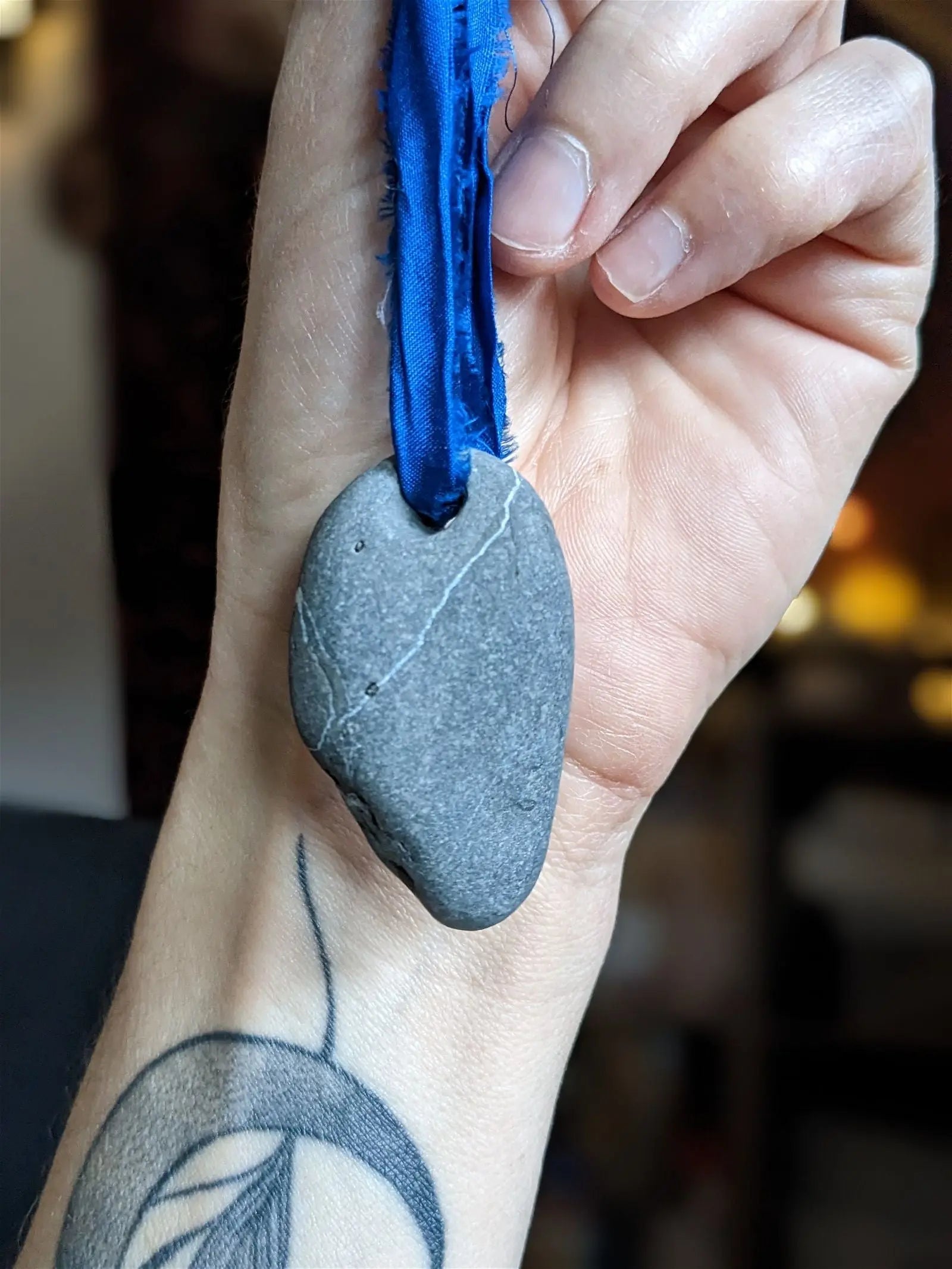 Pierre de protection irlandaise pierre de sorcière hagstone moyenne - Aurore Lune 