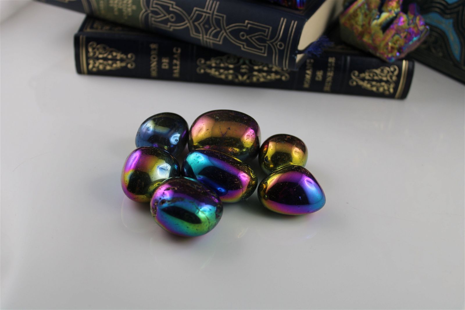 Pierre roulée en quartz rainbow aura  COULEUR ARTIFICIELLE - Aurore Lune 