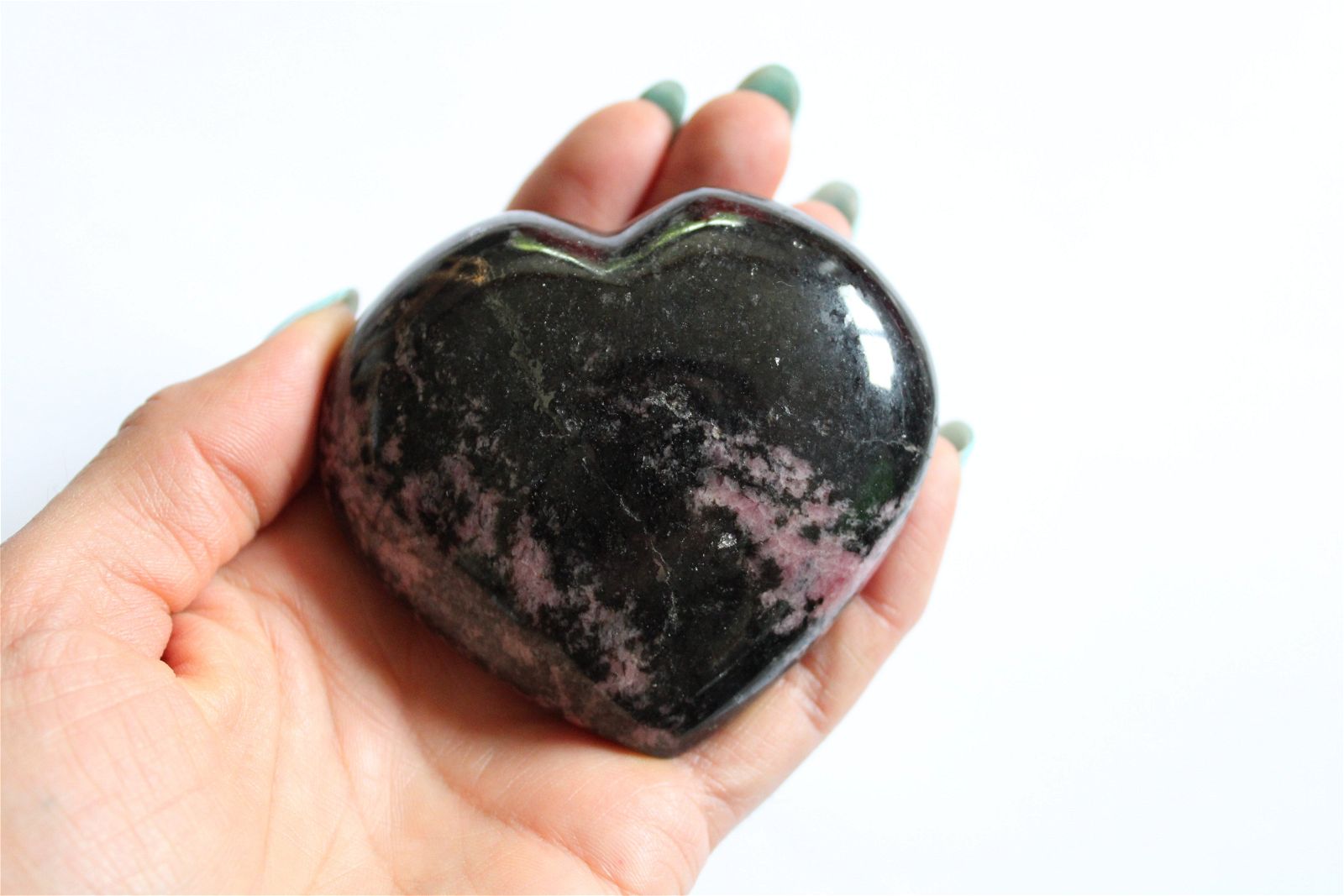 Rhodonite en coeur 7.5 cm - 313 grammes - Aurore Lune 