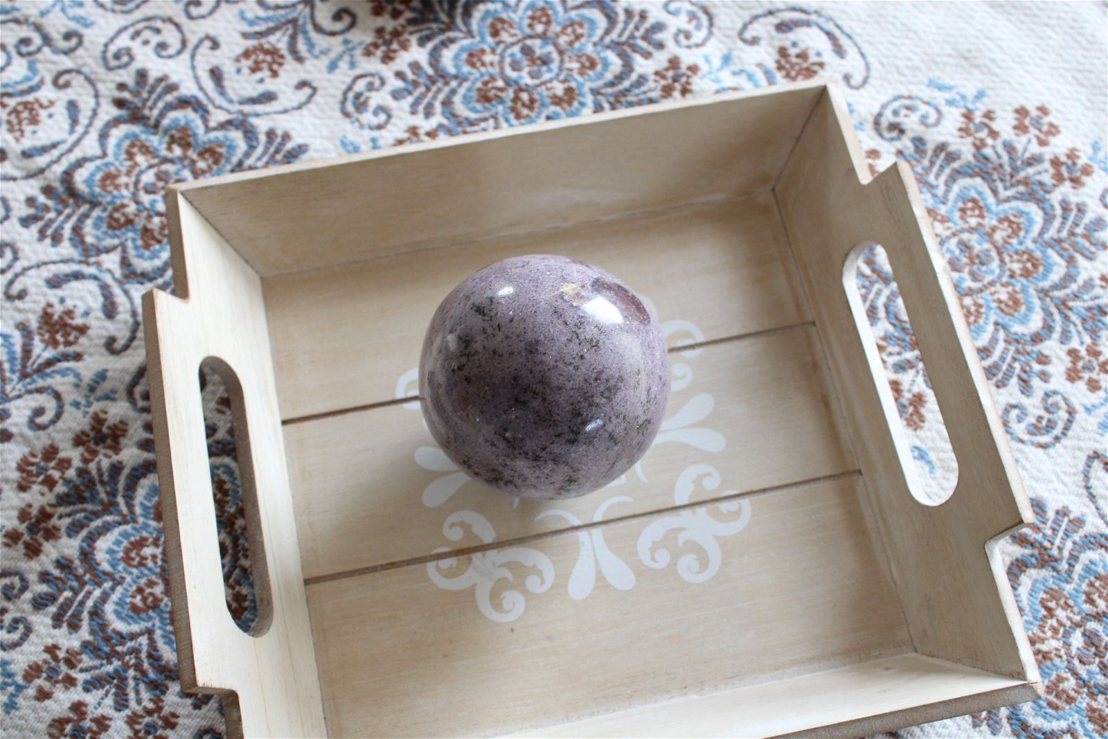 Sphère de lépidolite 7 cm - 500 grammes - Aurore Lune 