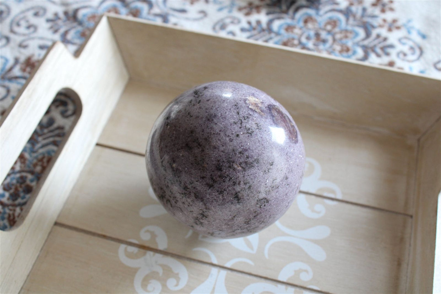 Sphère de lépidolite 7 cm - 500 grammes - Aurore Lune 