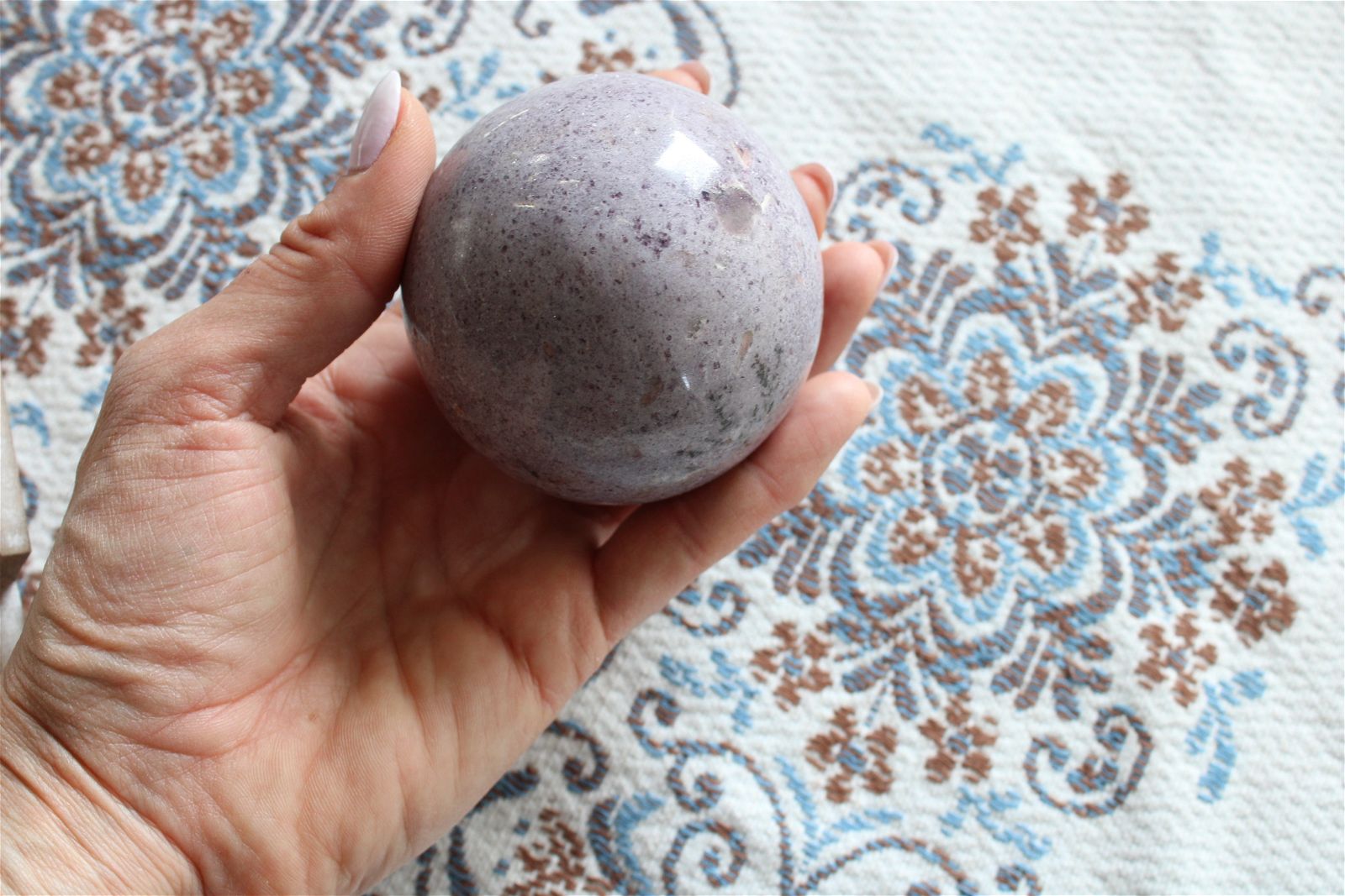 Sphère de lépidolite 7 cm - 500 grammes - Aurore Lune 