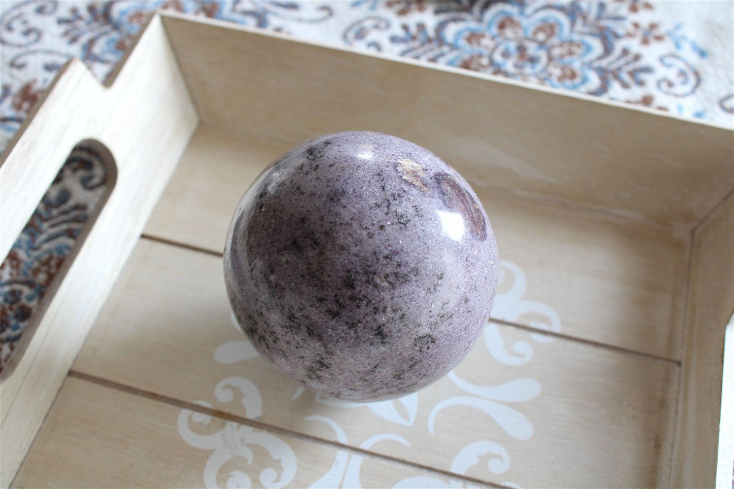 Sphère de lépidolite 7 cm - 500 grammes - Aurore Lune 