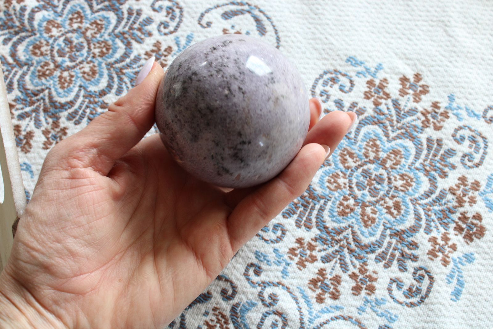 Sphère de lépidolite 7 cm - 500 grammes - Aurore Lune 