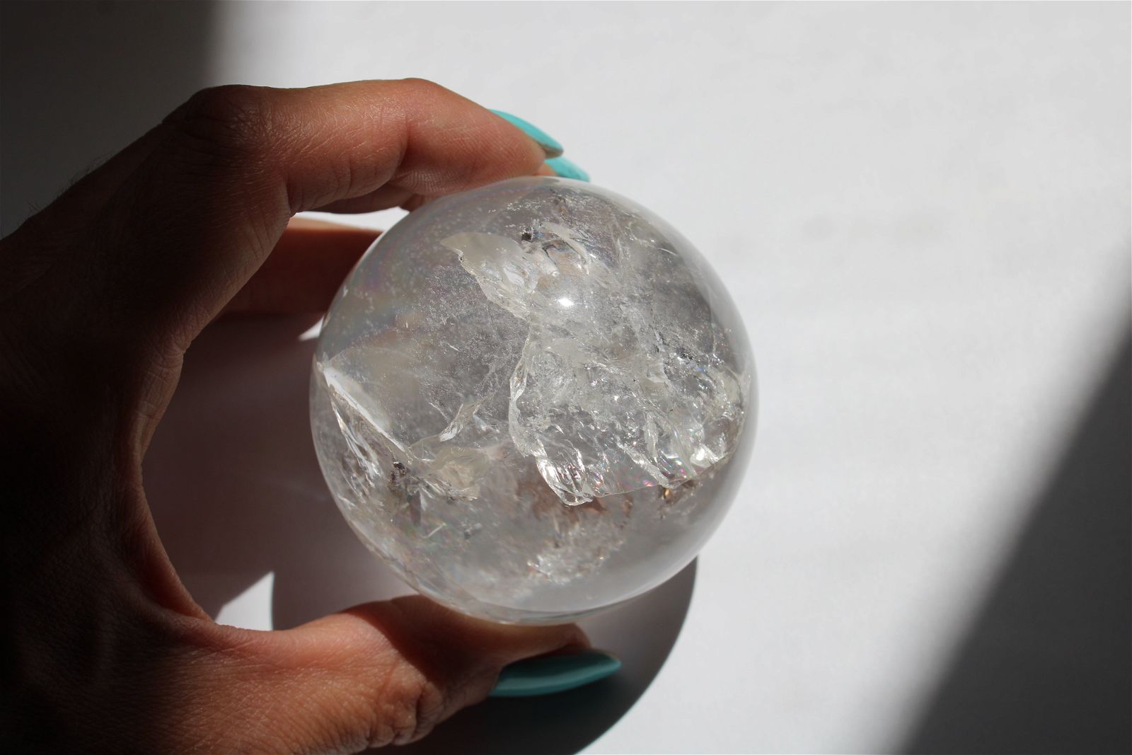 Sphère en cristal de roche avec support 6.3 cm - Aurore Lune 