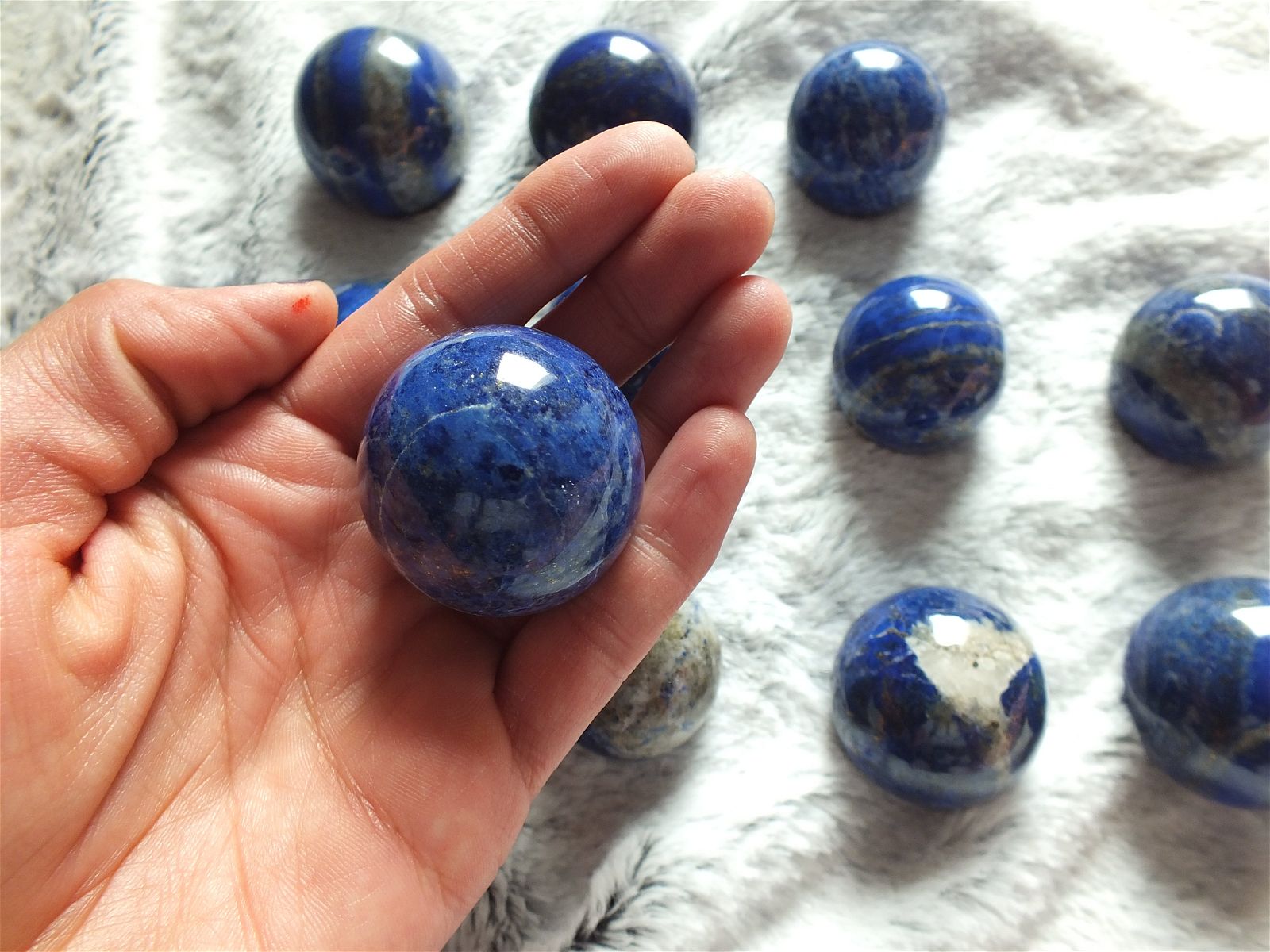 Sphère en lapis lazuli couleur vibrante - Aurore Lune 