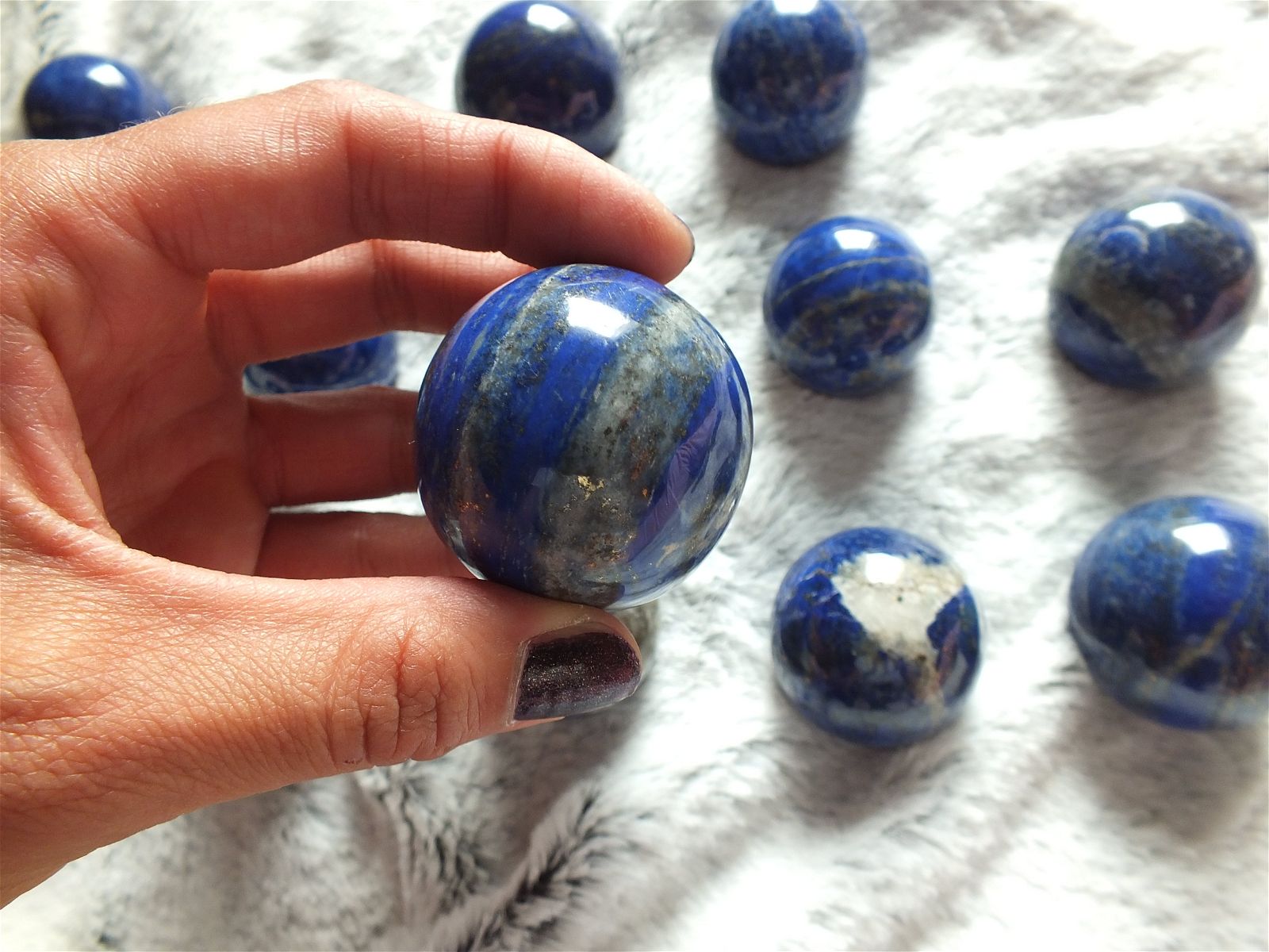 Sphère en lapis lazuli couleur vibrante - Aurore Lune 