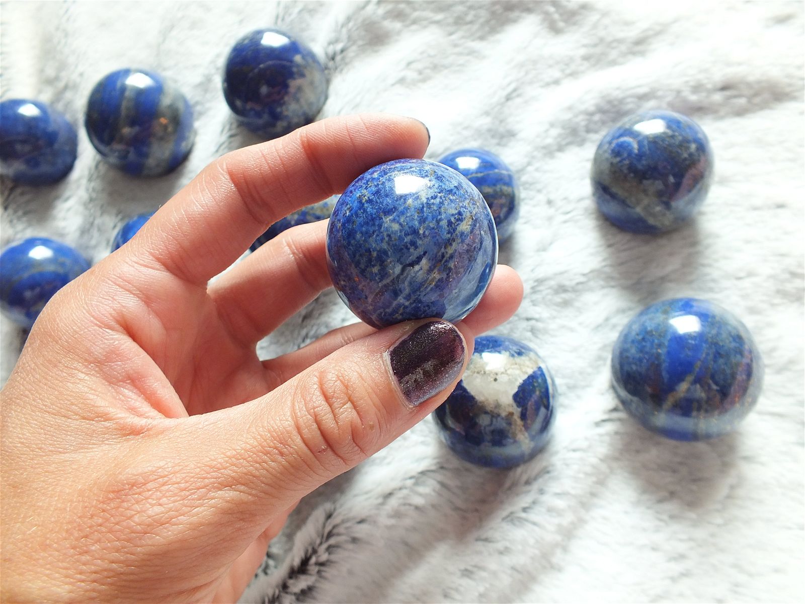 Sphère en lapis lazuli couleur vibrante - Aurore Lune 