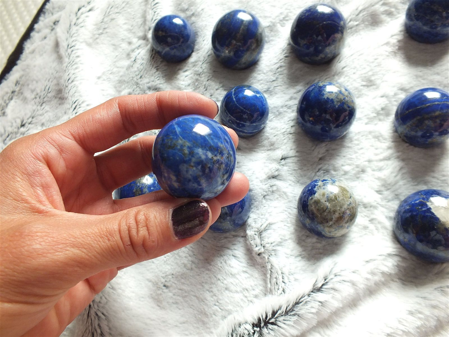 Sphère en lapis lazuli couleur vibrante - Aurore Lune 