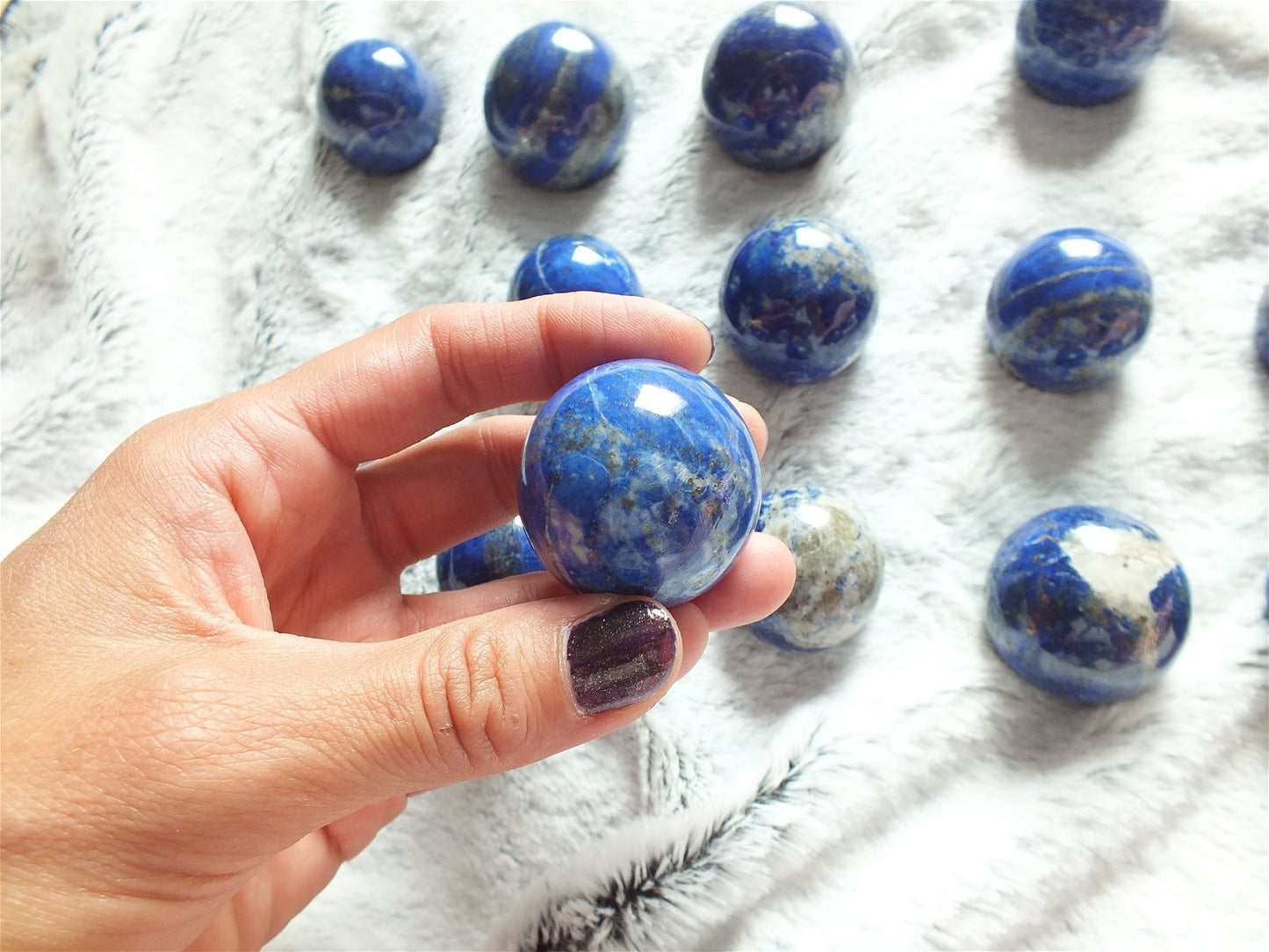 Sphère en lapis lazuli couleur vibrante - Aurore Lune 