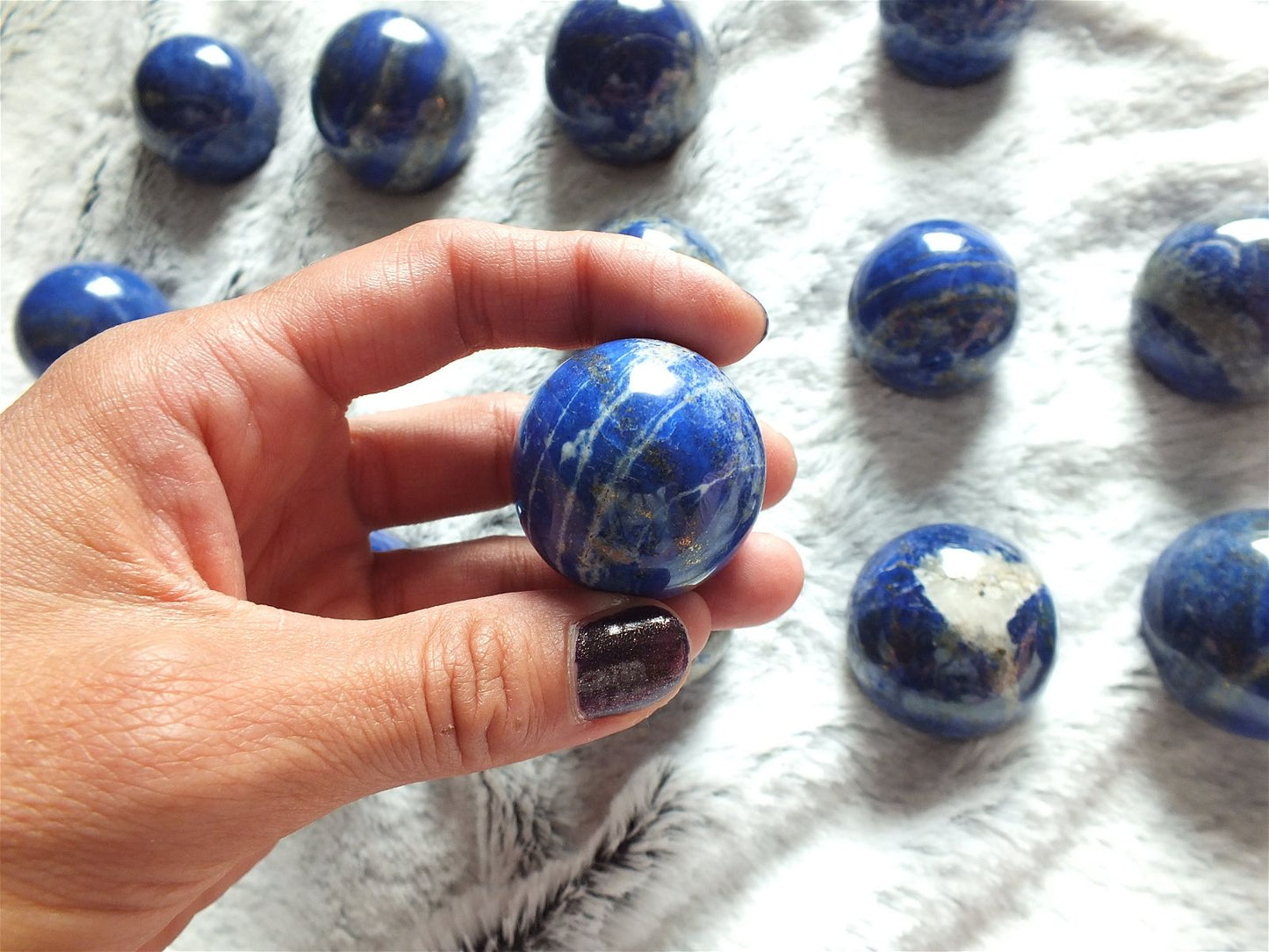 Sphère en lapis lazuli couleur vibrante - Aurore Lune 